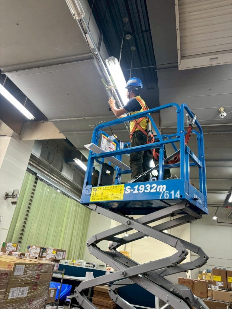 line album 艾睿電子燈具更換 251023 6